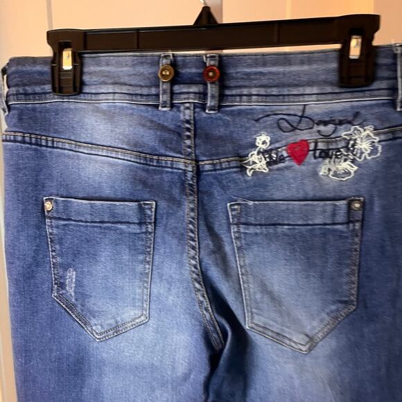 Desigual Women’s Embroidered Love Boyfriend Jeans Size 26 - Picture 6 of 14